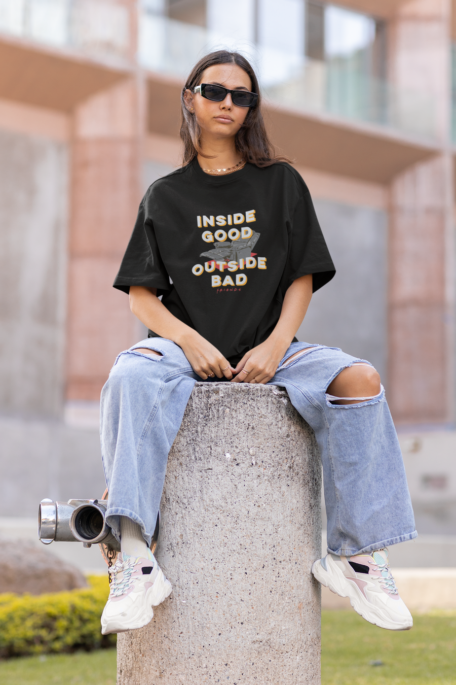Official Friends - Inside Good Outside Bad Oversize T-shirt