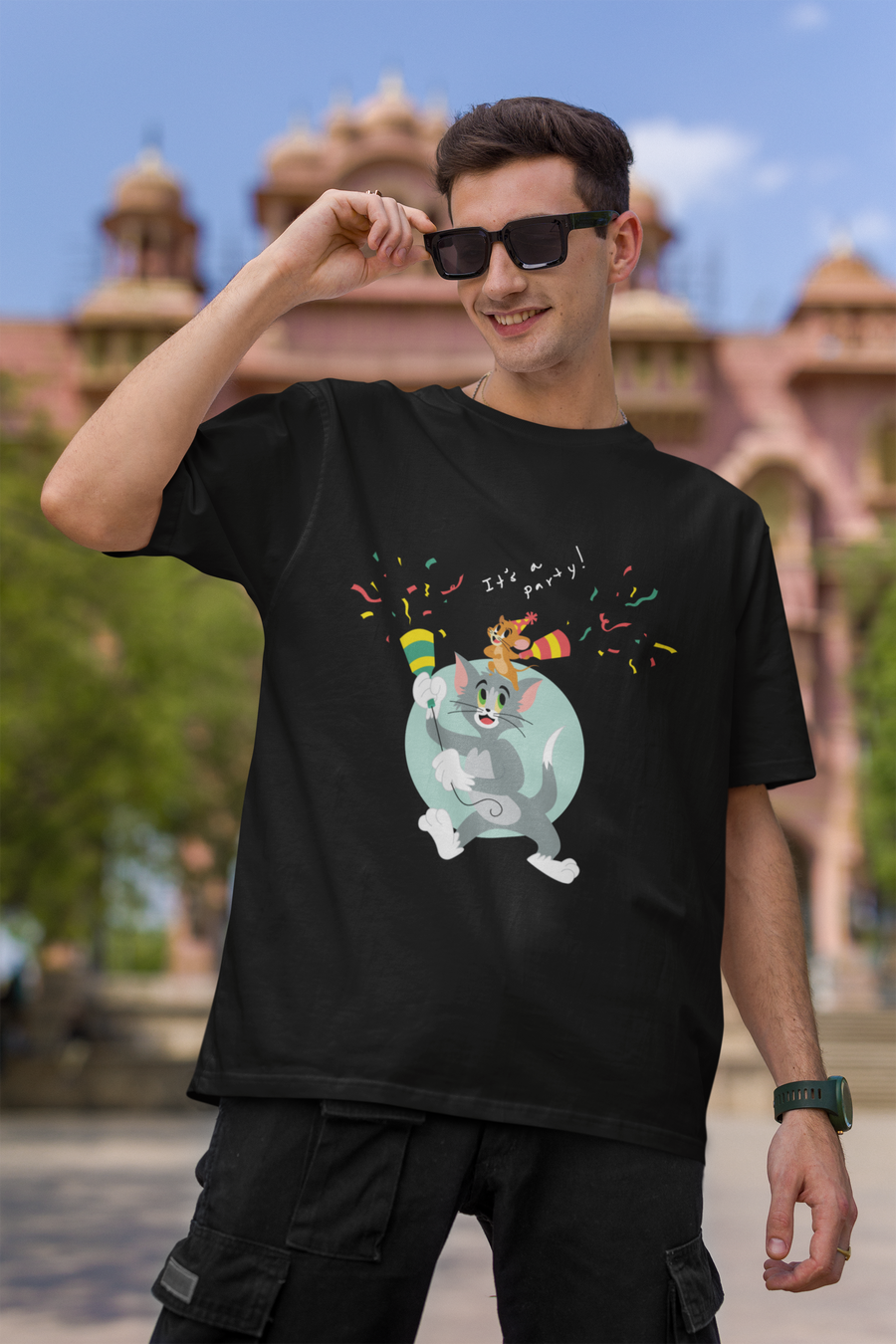 Official Tom & Jerry - It's A Party Oversized T-Shirt